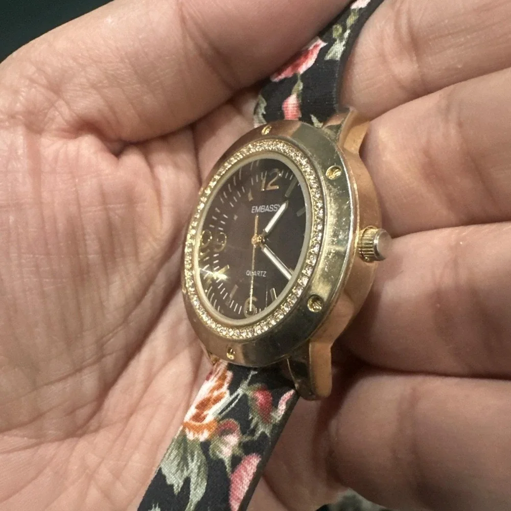 Works EMBASSY Ladies Watch Gold Crystal Tone New Battery Floral Strap 36mm Fit 7